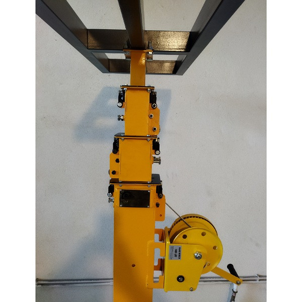 دارای 4 تلسکوپ که 3 تلسکوپ متحرک می باشند